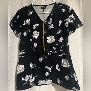 Jaanuu zip up scrub top